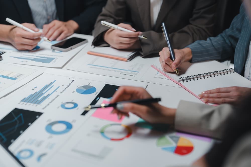 C-level KPI monitoring for aligning business strategy with measurable outcomes and key goals